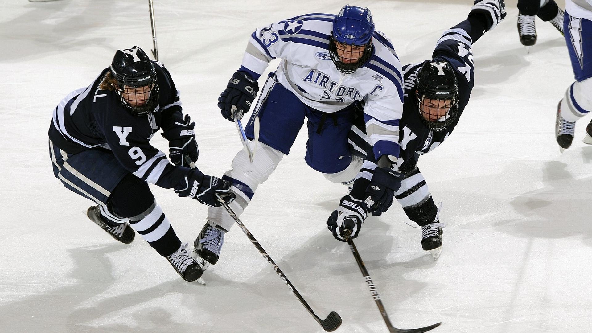 英超黄袍加身，精彩瞬间和战术创新令人期待，英超累计黄牌停赛规则